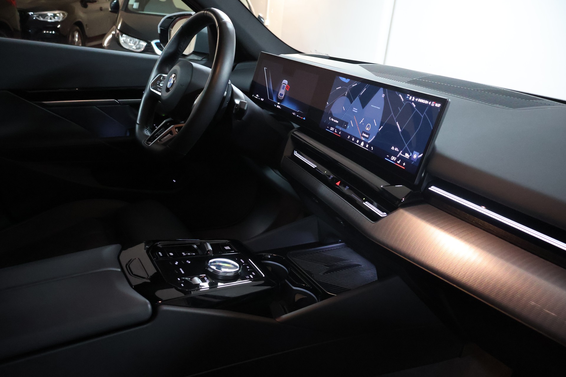 BMW 520d xDrive 48V Touring M Sport Steptronic-image-11