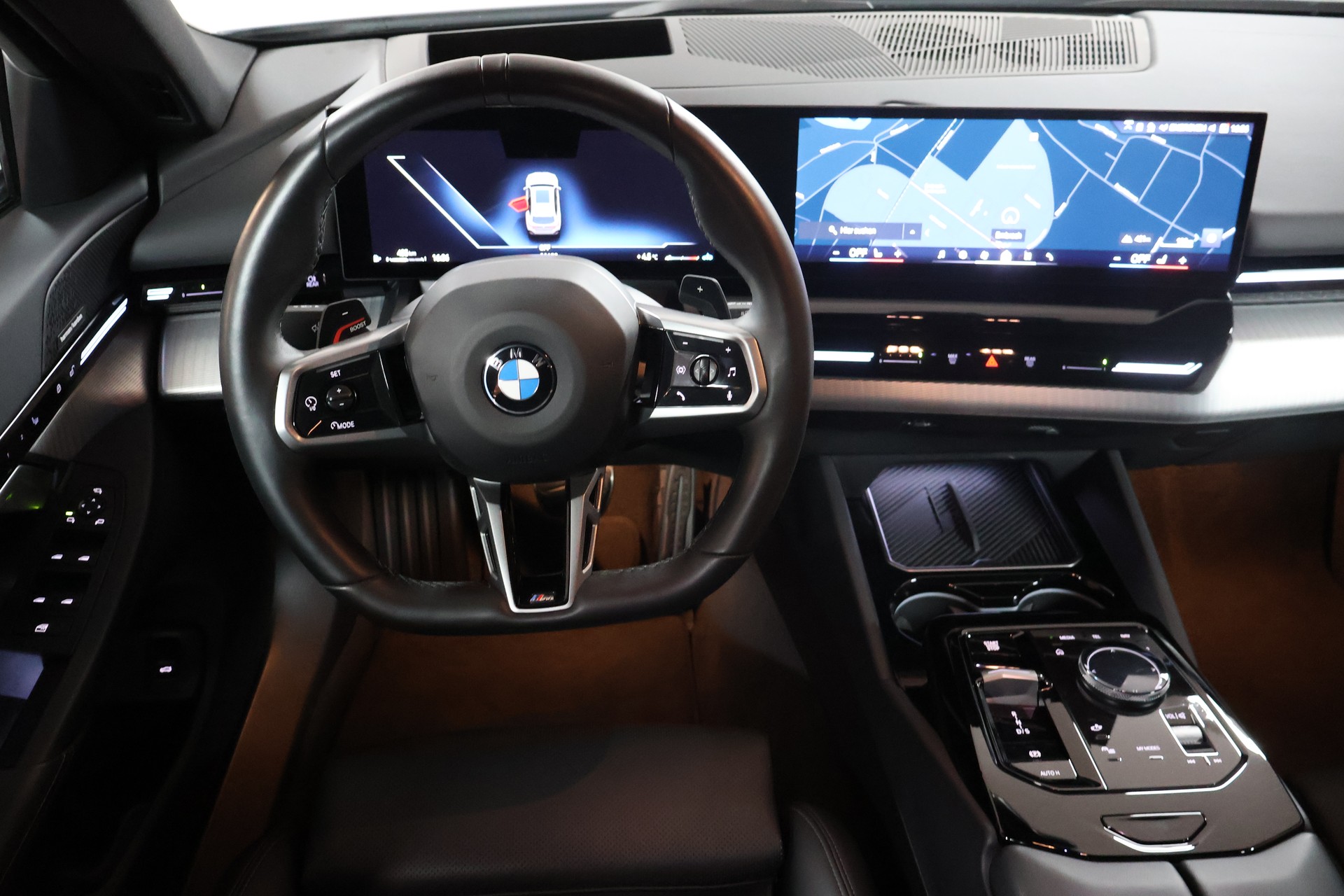 BMW 520d xDrive 48V Touring M Sport Steptronic-image-9