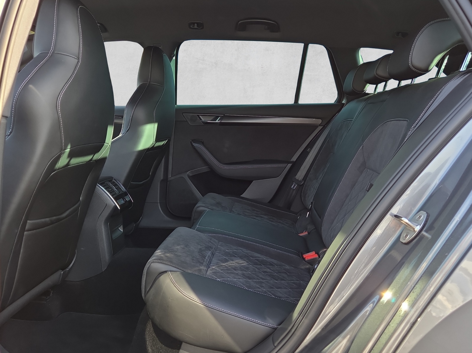 SKODA Superb 1.4 TSI Sport Line PHEV DSG-image-9