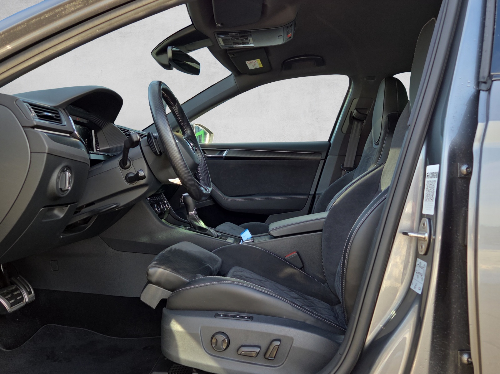 SKODA Superb 1.4 TSI Sport Line PHEV DSG-image-8