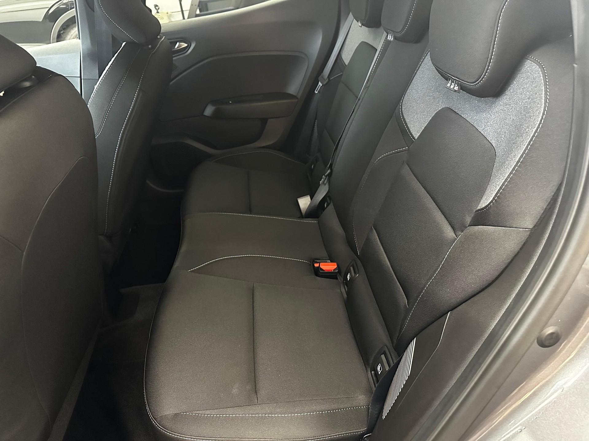 MITSUBISHI Colt 1.6 HEV Invite+-image-11