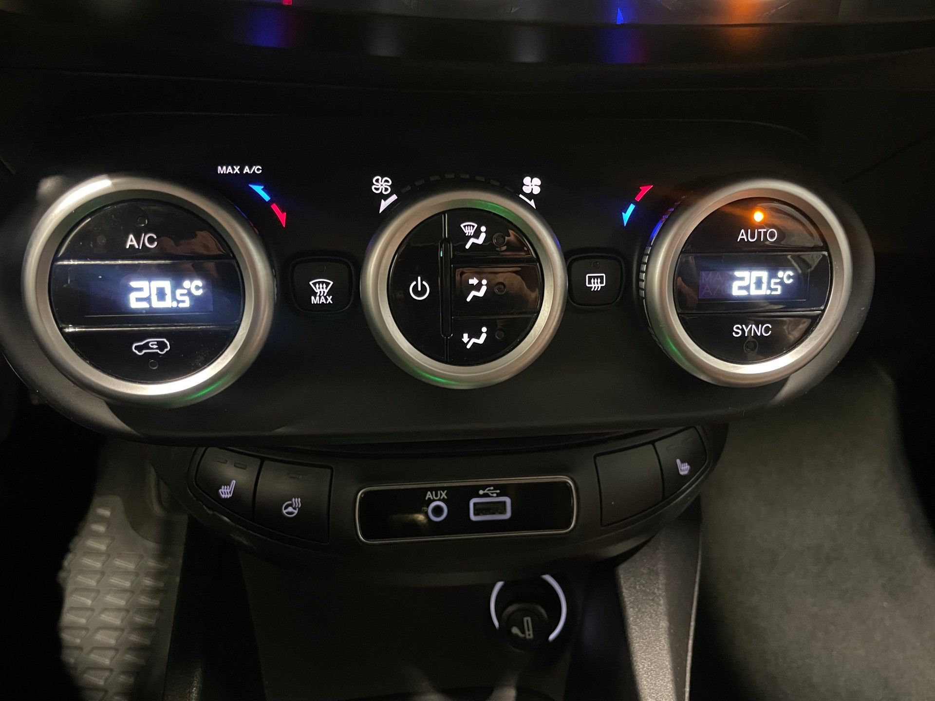 FIAT 500X 2.0 MJ Cross 4x4 Automatic (48)-image-15