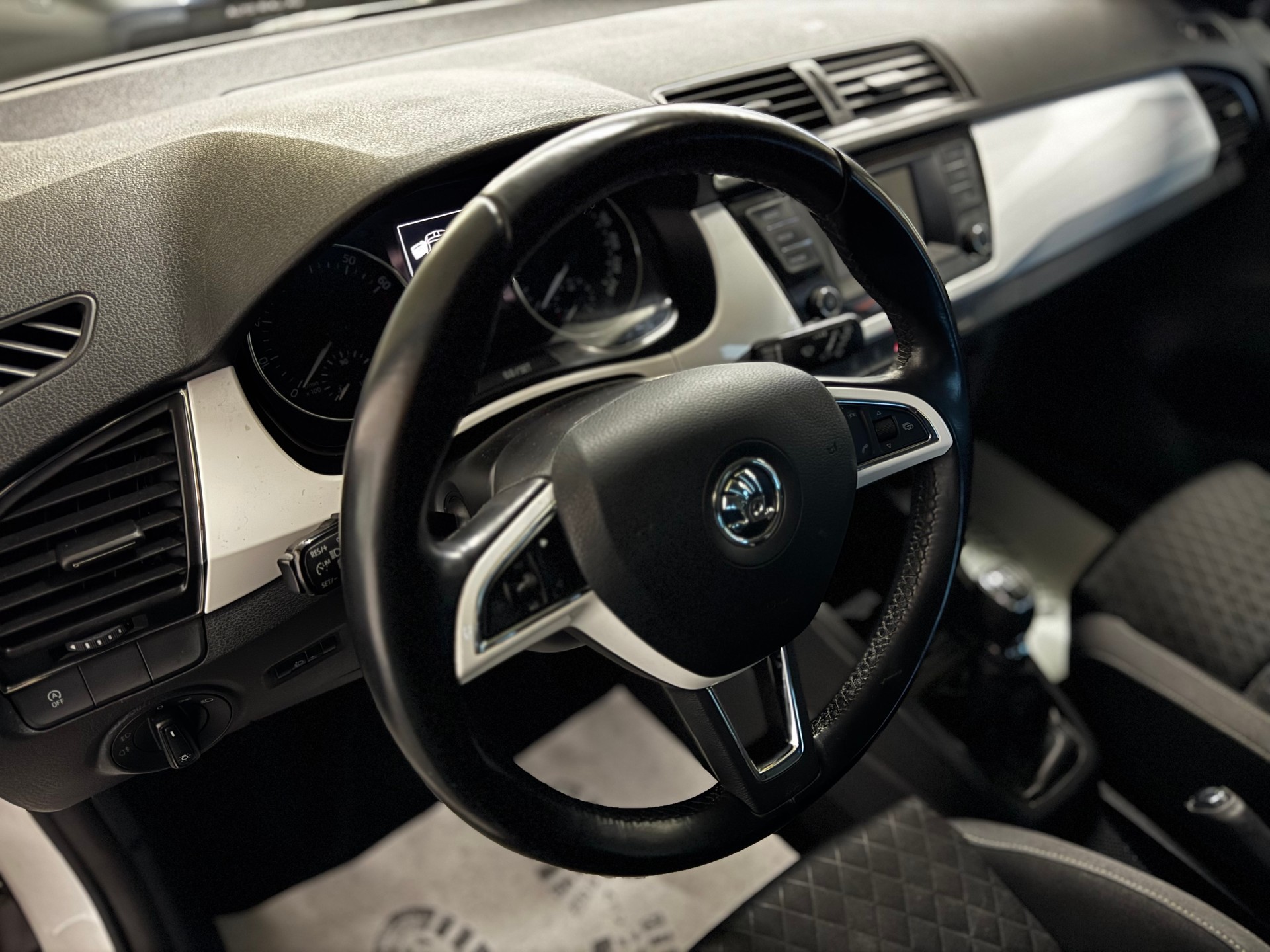 SKODA Fabia 1.2 TSI Ambition-image-11