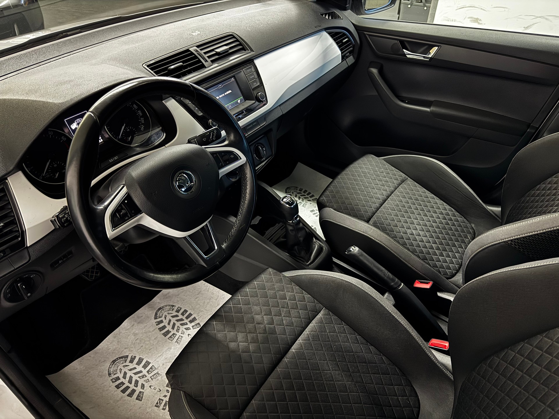 SKODA Fabia 1.2 TSI Ambition-image-12