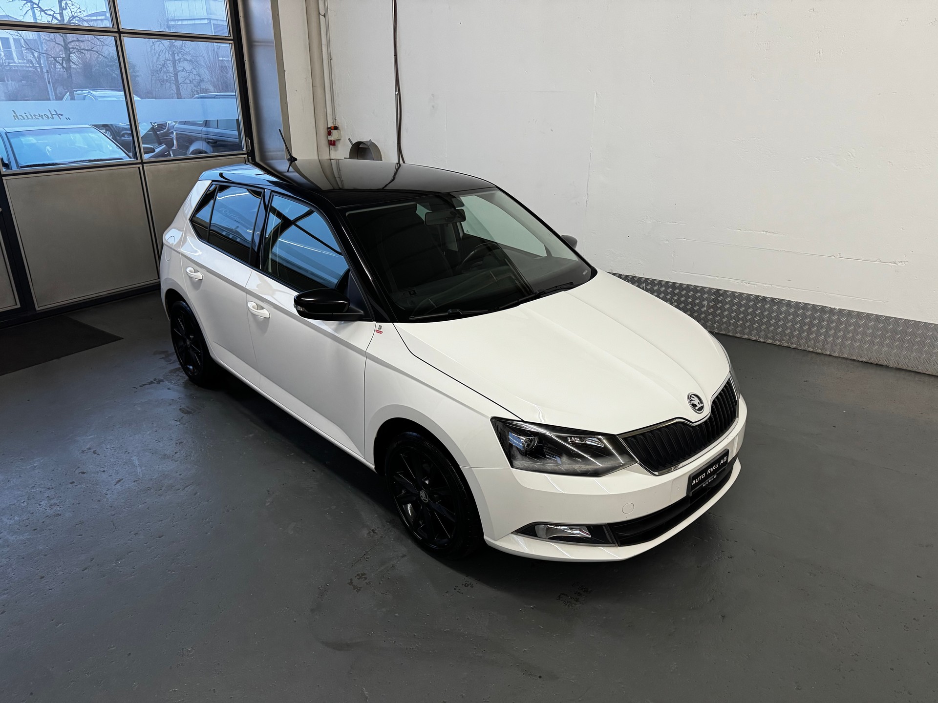 SKODA Fabia 1.2 TSI Ambition-image-0