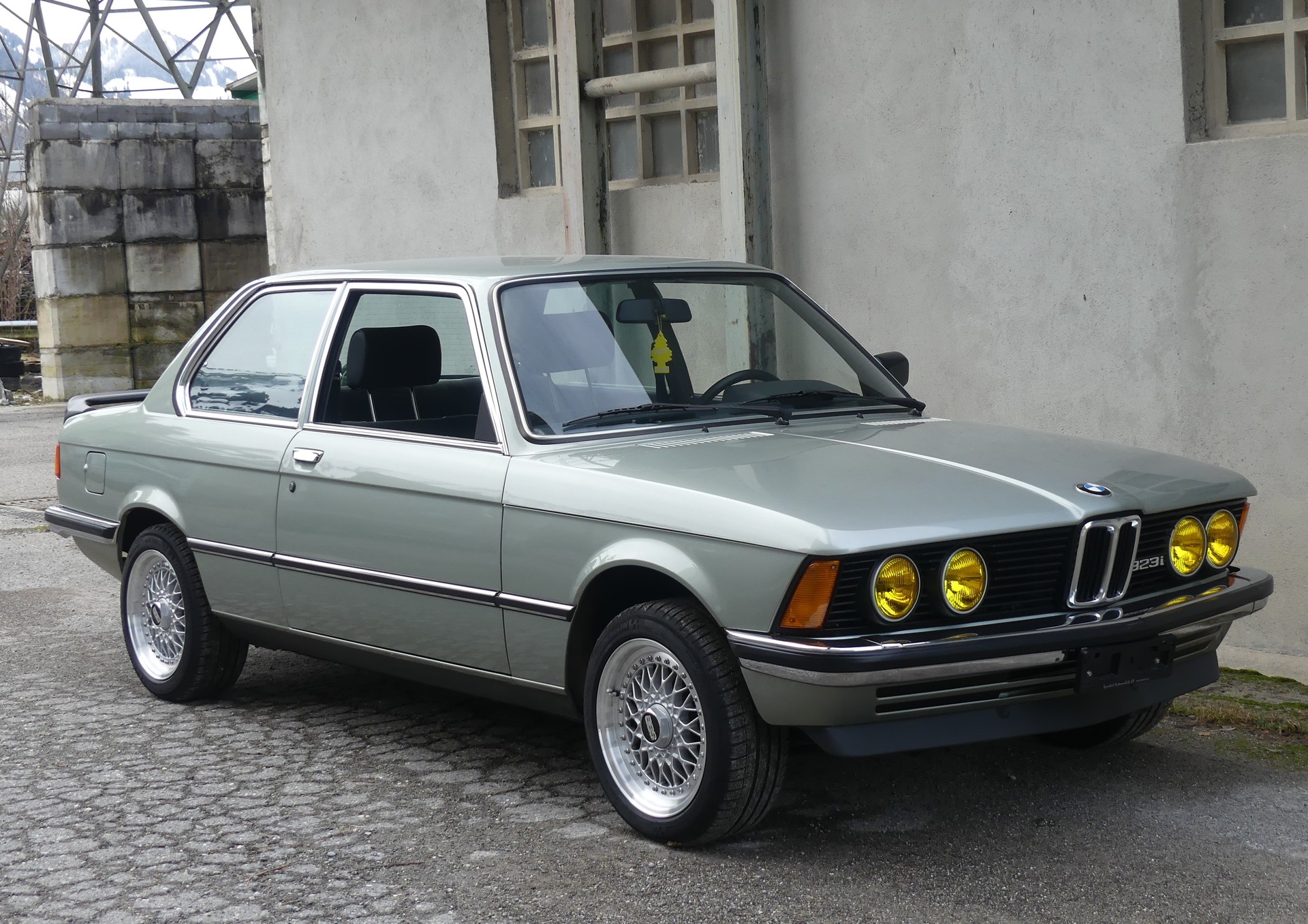 BMW 323 i (Vétéran)-image-1