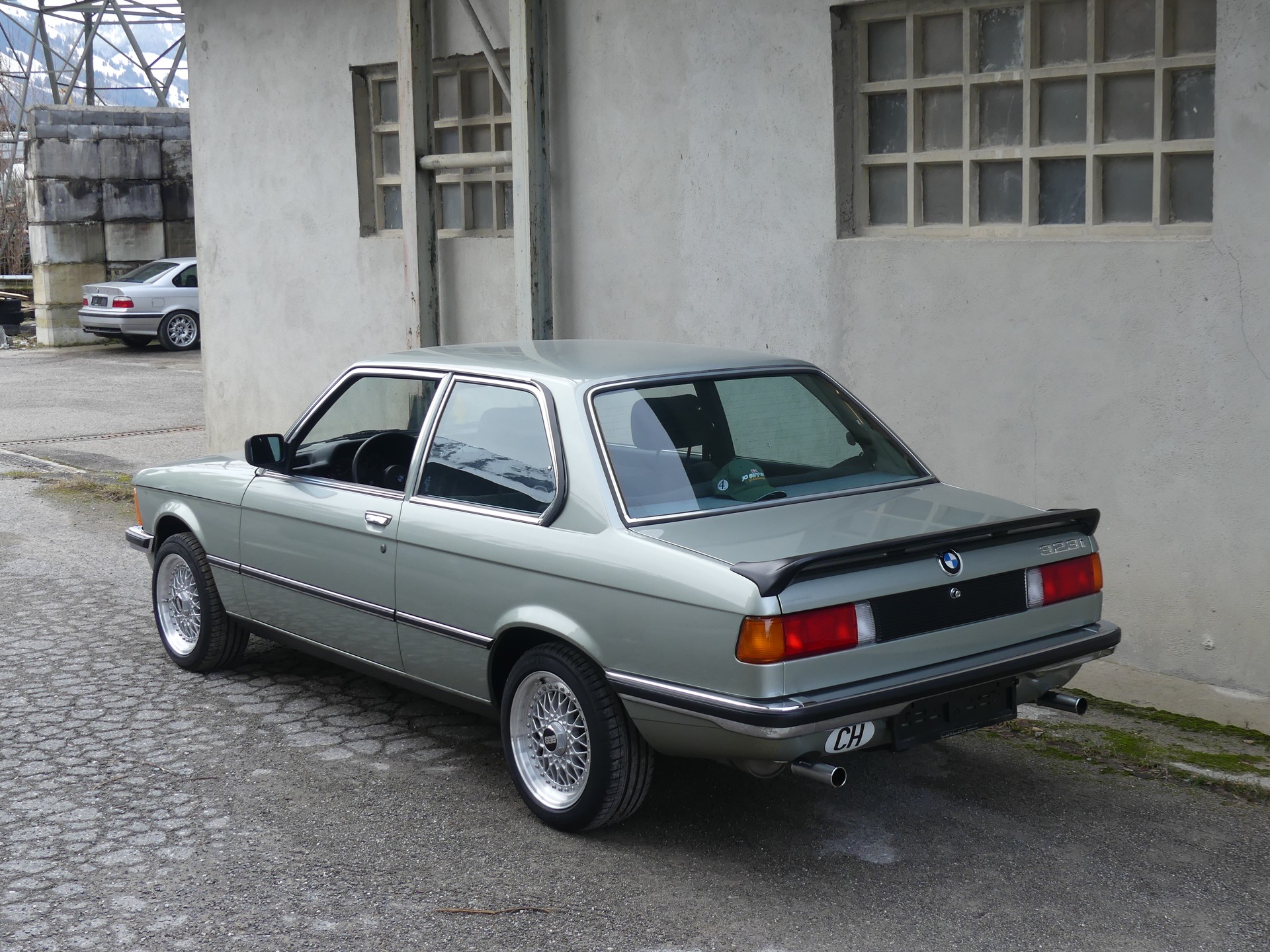 BMW 323 i (Vétéran)-image-11