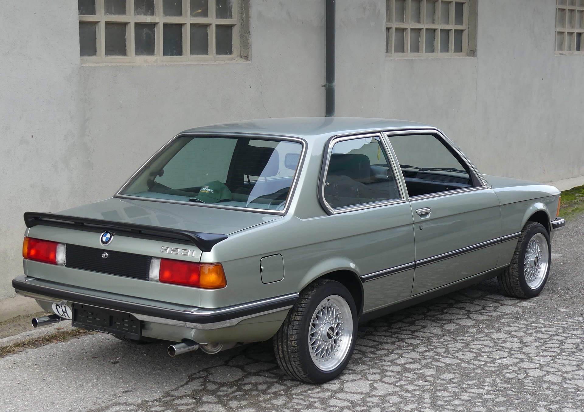 BMW 323 i (Vétéran)-image-2