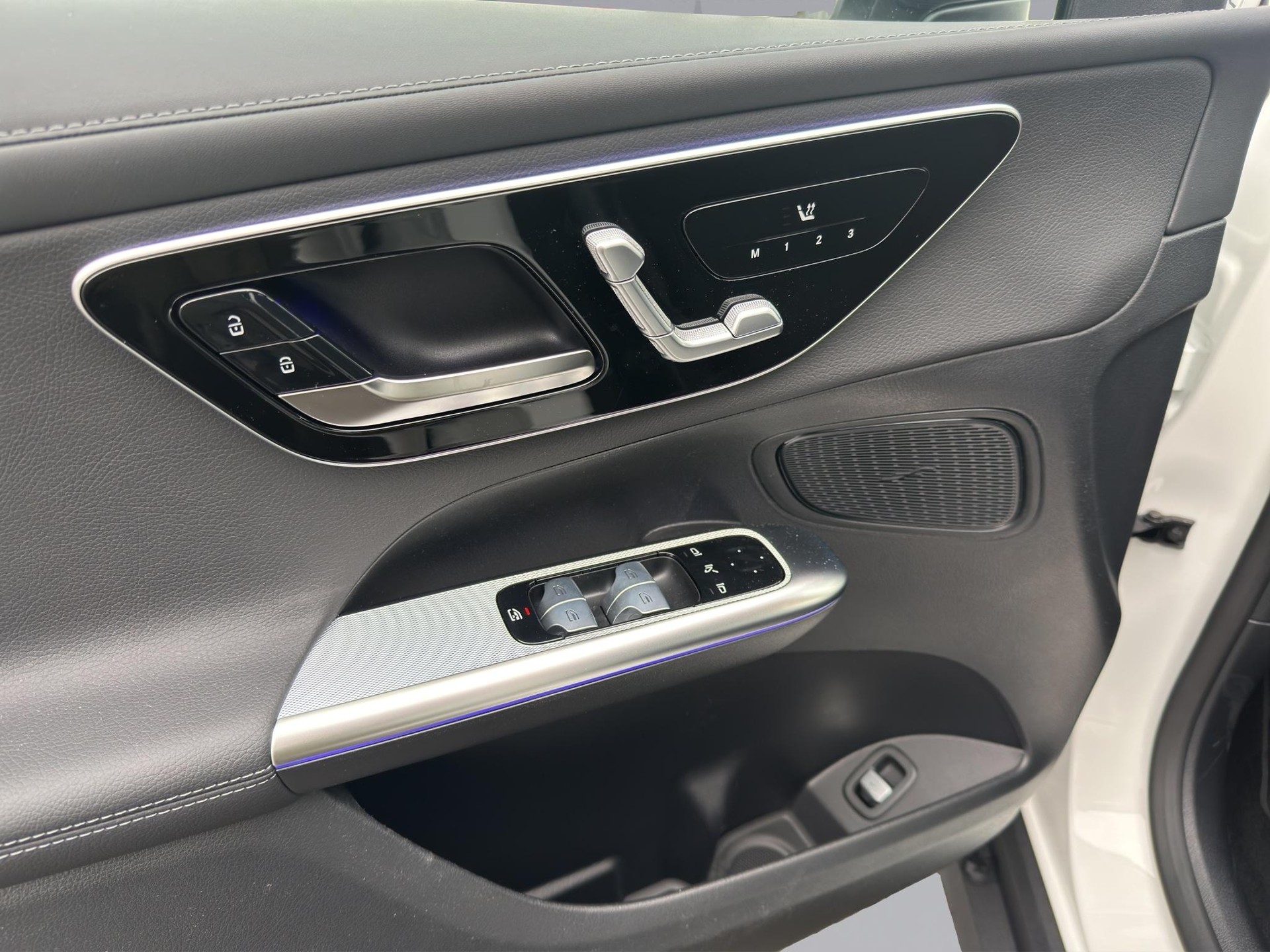 MERCEDES-BENZ GLC 220 d AMG Line 4matic-image-16
