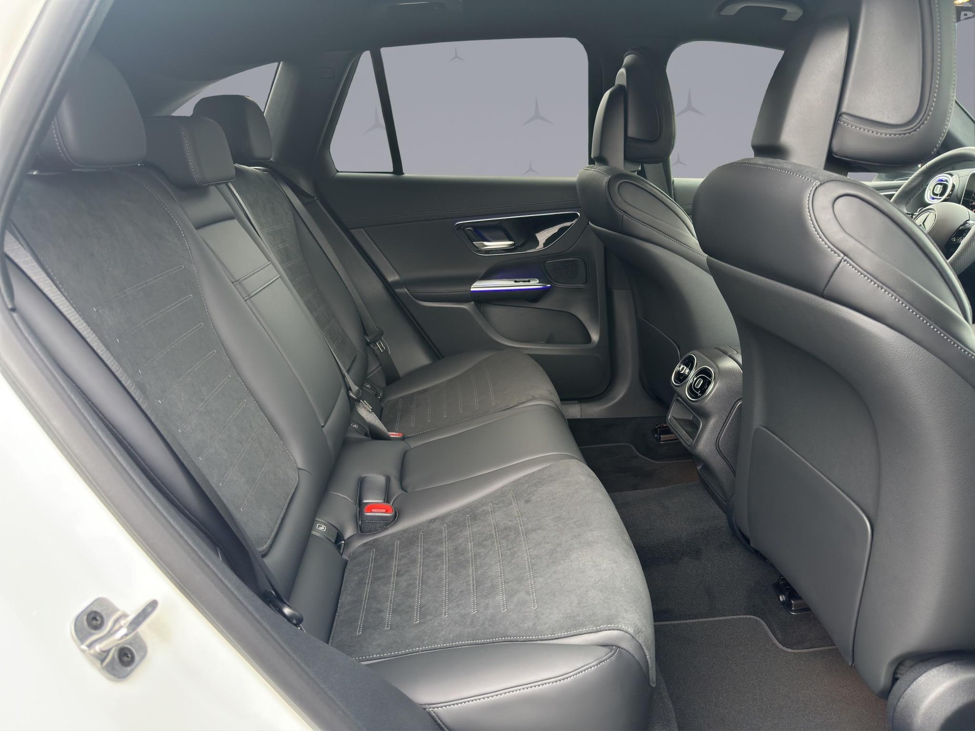 MERCEDES-BENZ GLC 220 d AMG Line 4matic-image-11