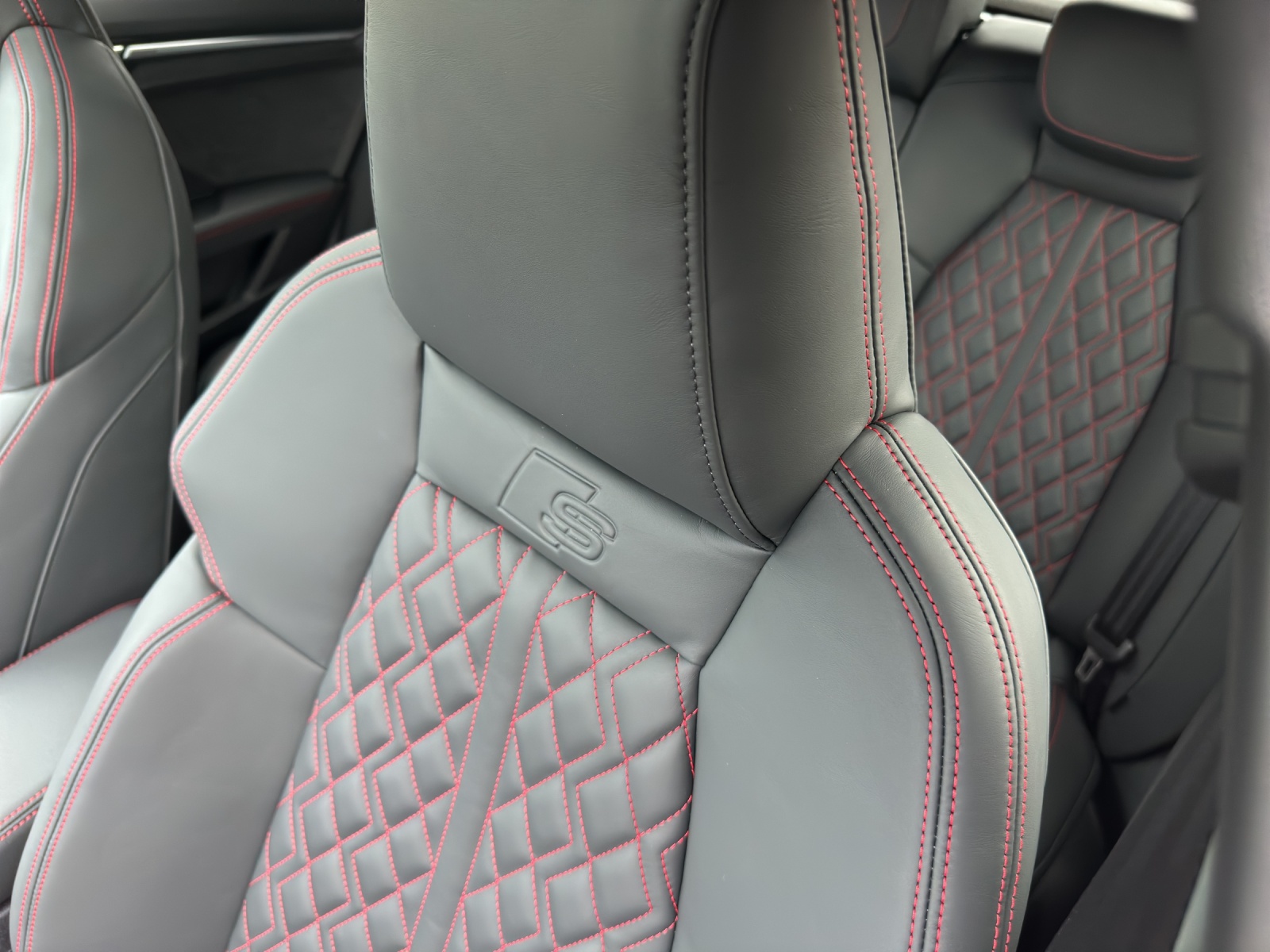 AUDI S3 Sportback TFSI quattro S-tronic-image-12