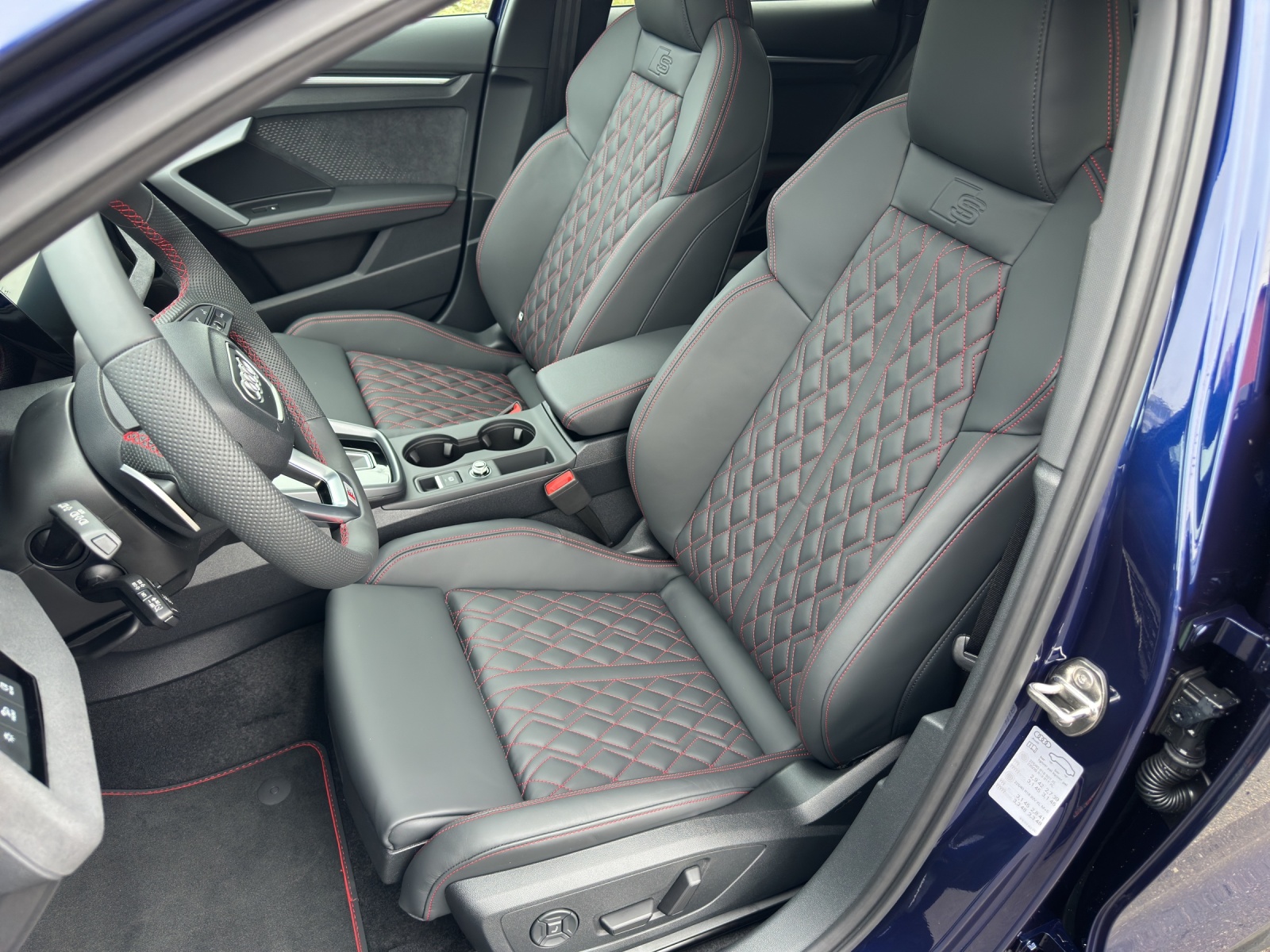 AUDI S3 Sportback TFSI quattro S-tronic-image-11