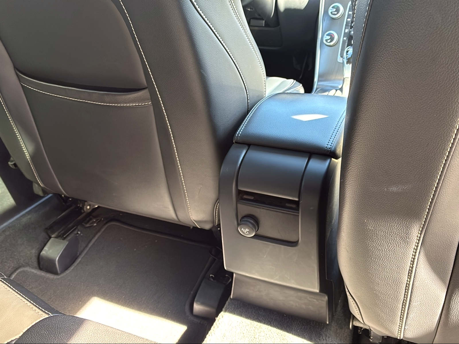 VOLVO XC60 2.4 D4 Momentum AWD S/S-image-13
