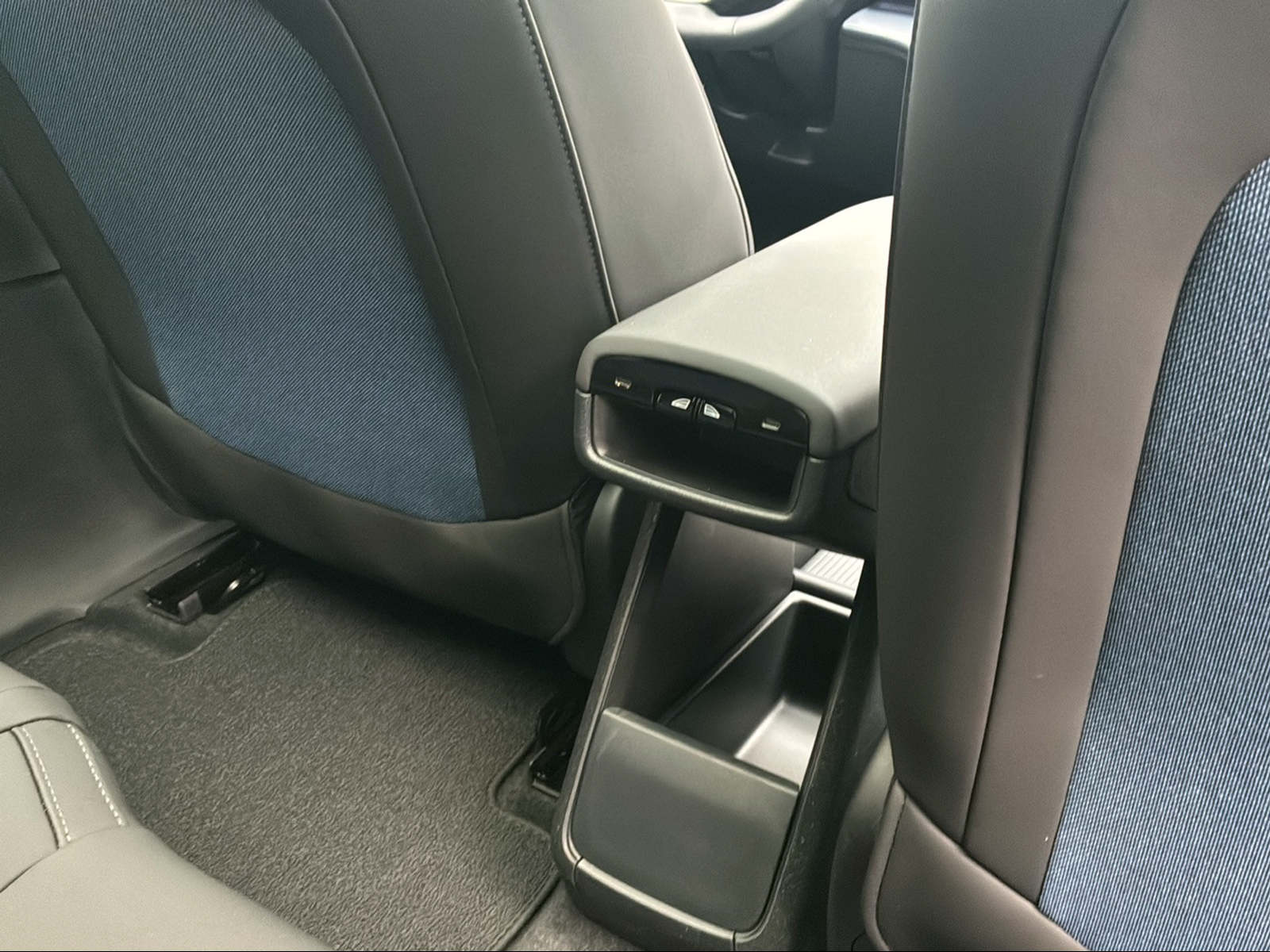 VOLVO XC60 2.4 D4 Momentum AWD S/S-image-13