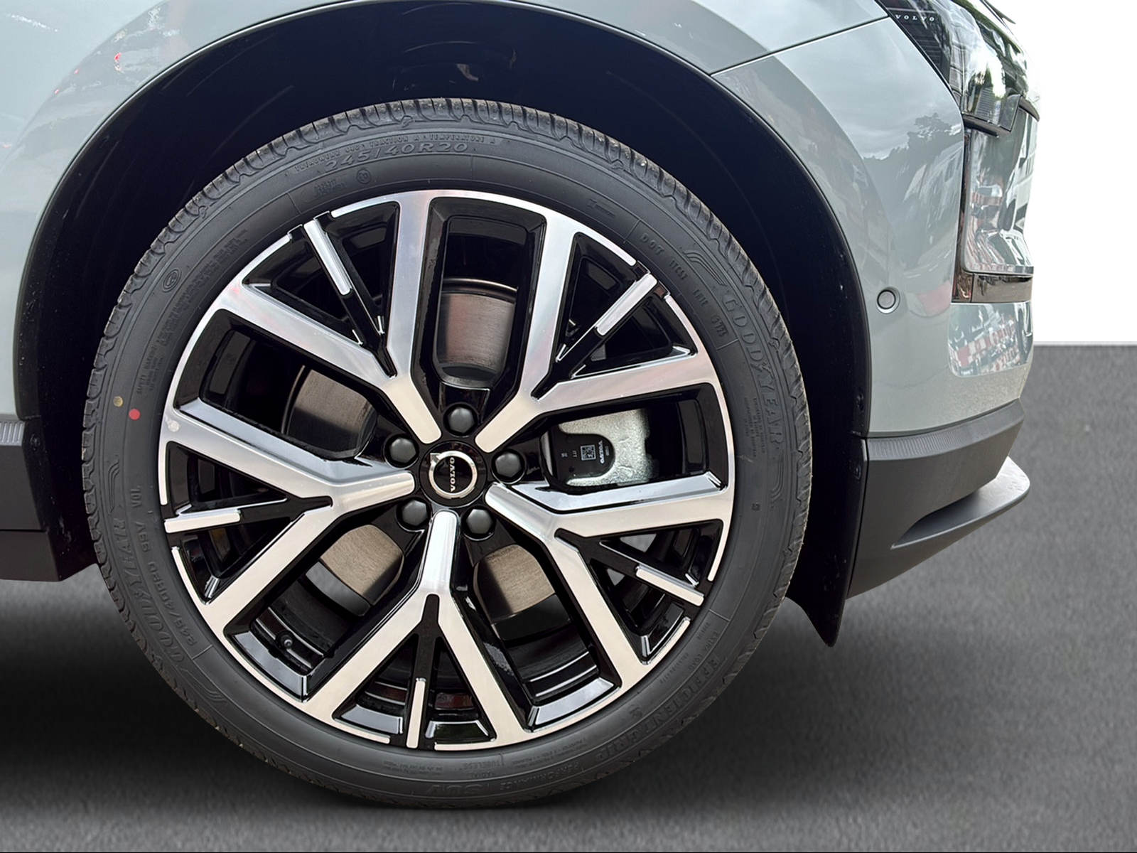 VOLVO XC60 2.4 D4 Momentum AWD S/S-image-16