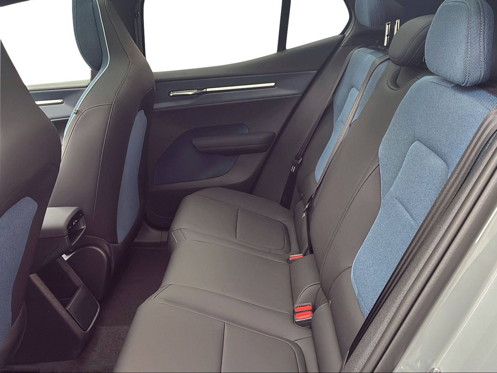 VOLVO XC60 2.4 D4 Momentum AWD S/S-image-12