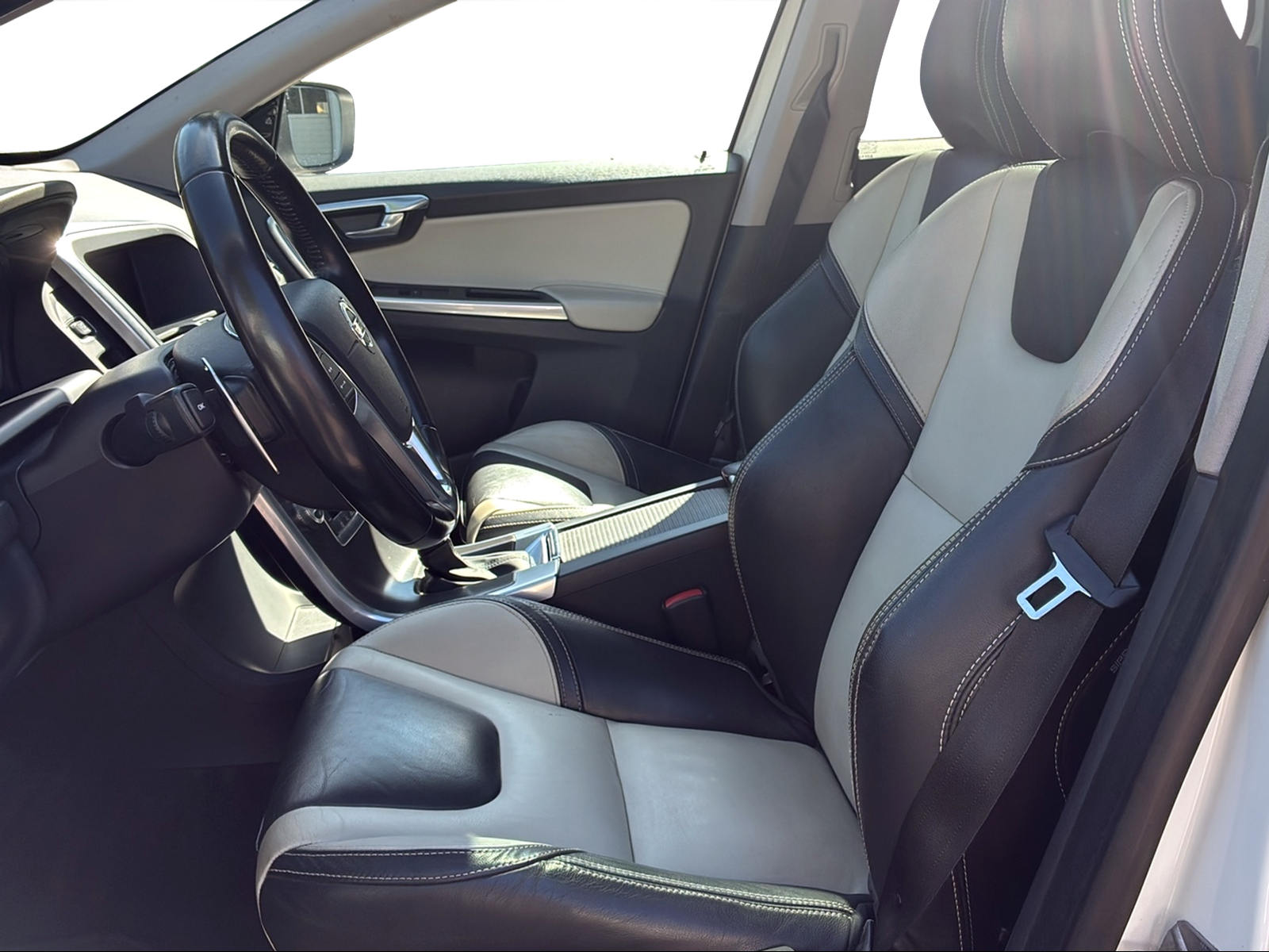 VOLVO XC60 2.4 D4 Momentum AWD S/S-image-8