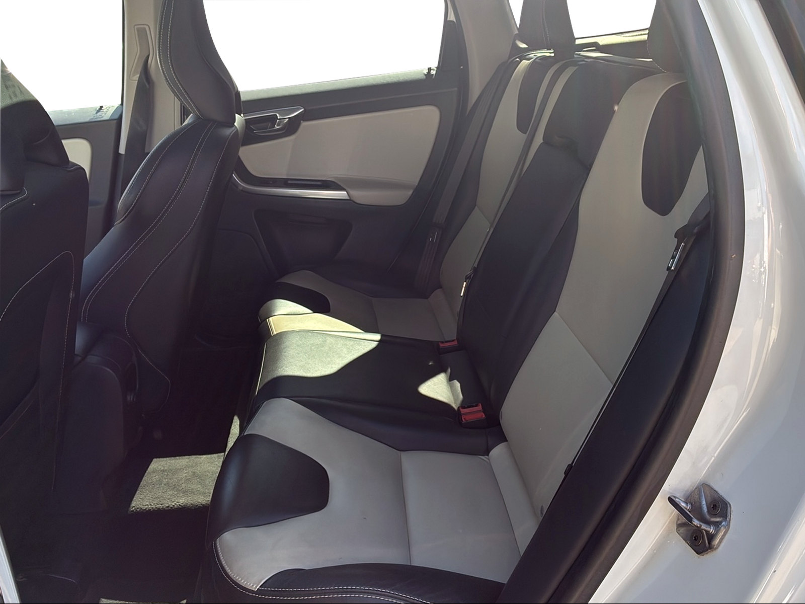 VOLVO XC60 2.4 D4 Momentum AWD S/S-image-11