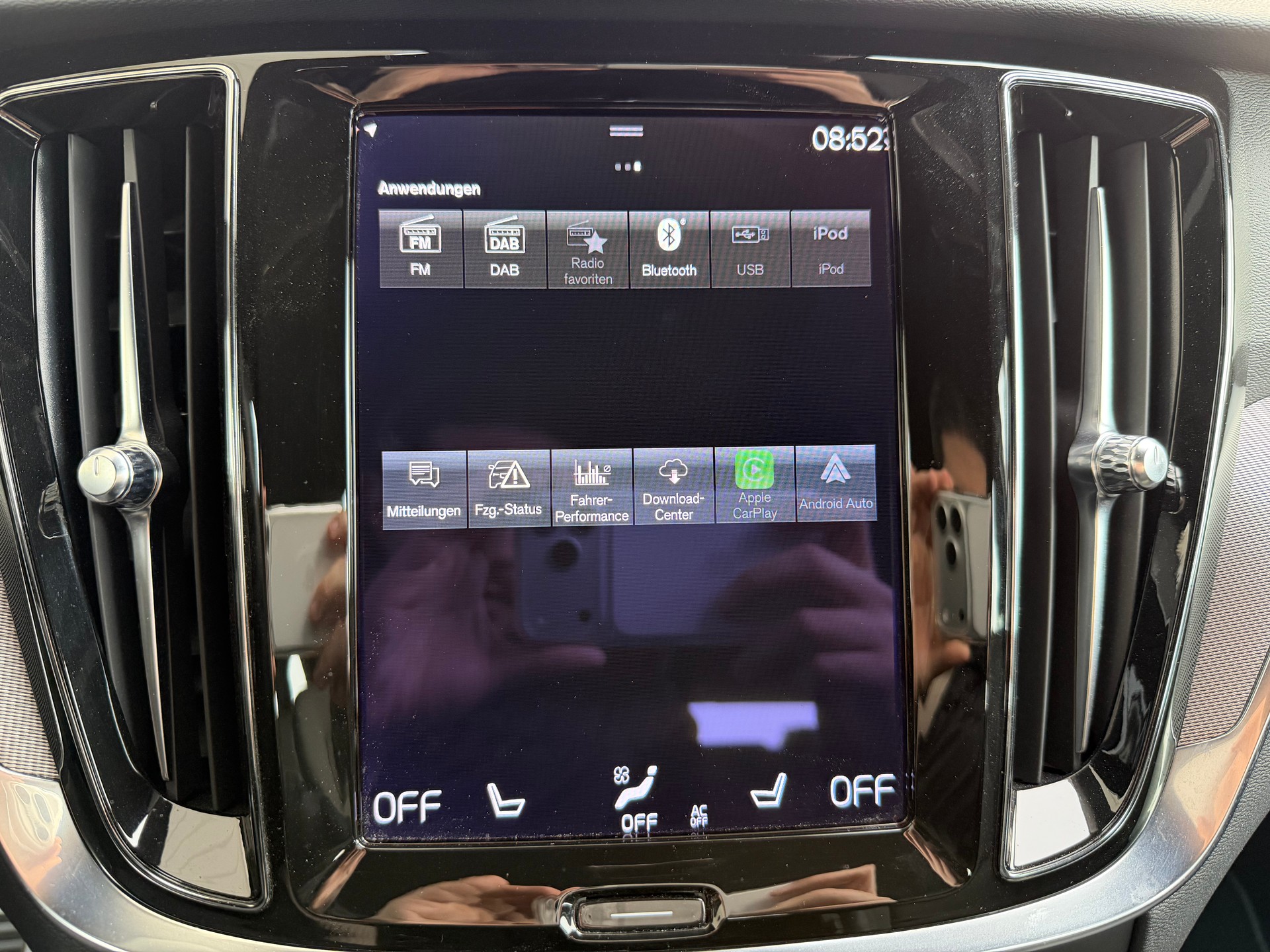 VOLVO V60 B4 Diesel Mild Hybrid R-Design Geartronic-image-14