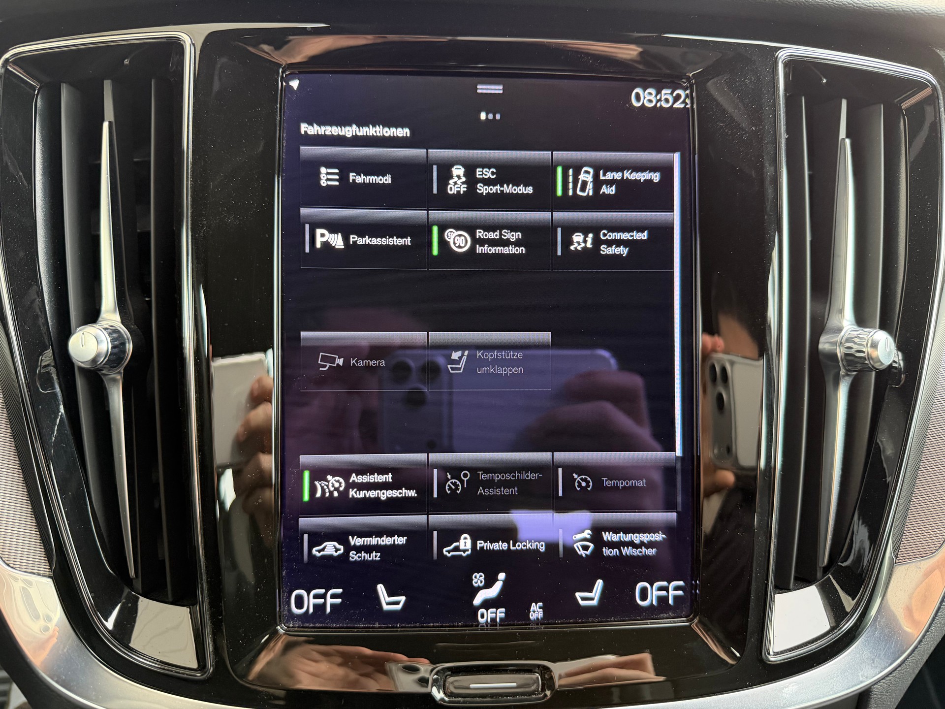VOLVO V60 B4 Diesel Mild Hybrid R-Design Geartronic-image-12