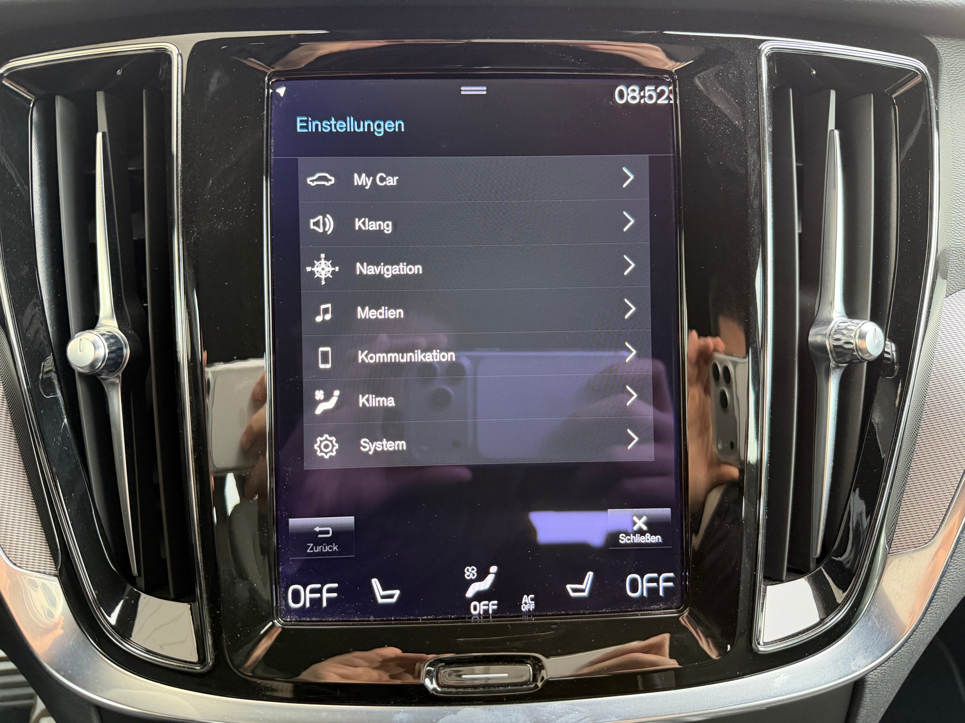 VOLVO V60 B4 Diesel Mild Hybrid R-Design Geartronic-image-15