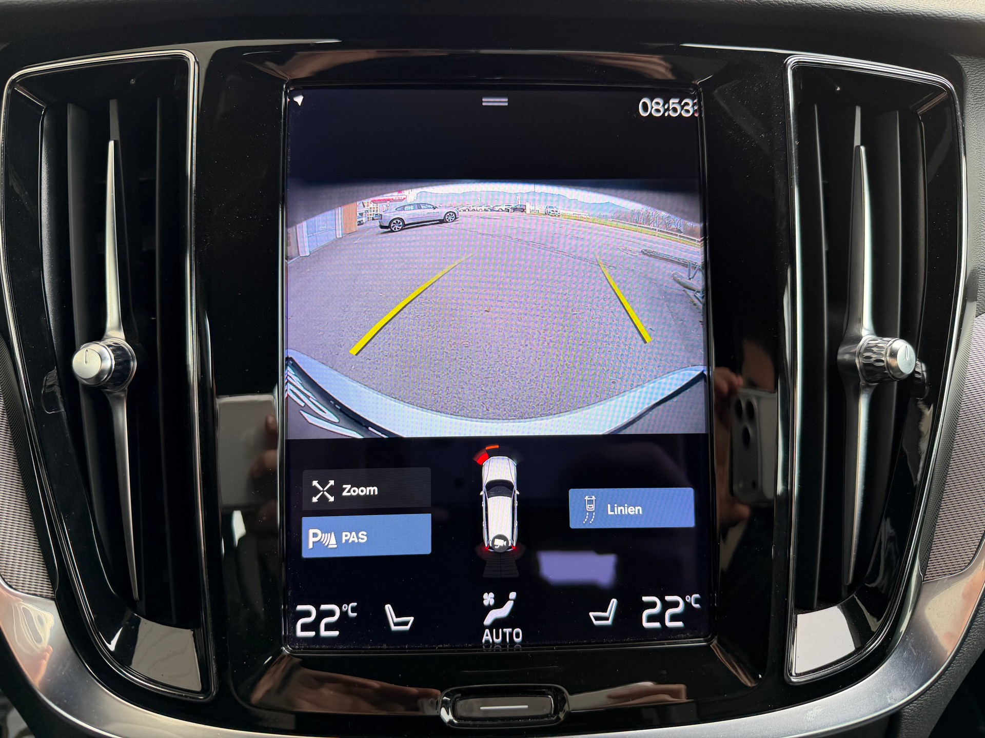 VOLVO V60 B4 Diesel Mild Hybrid R-Design Geartronic-image-16