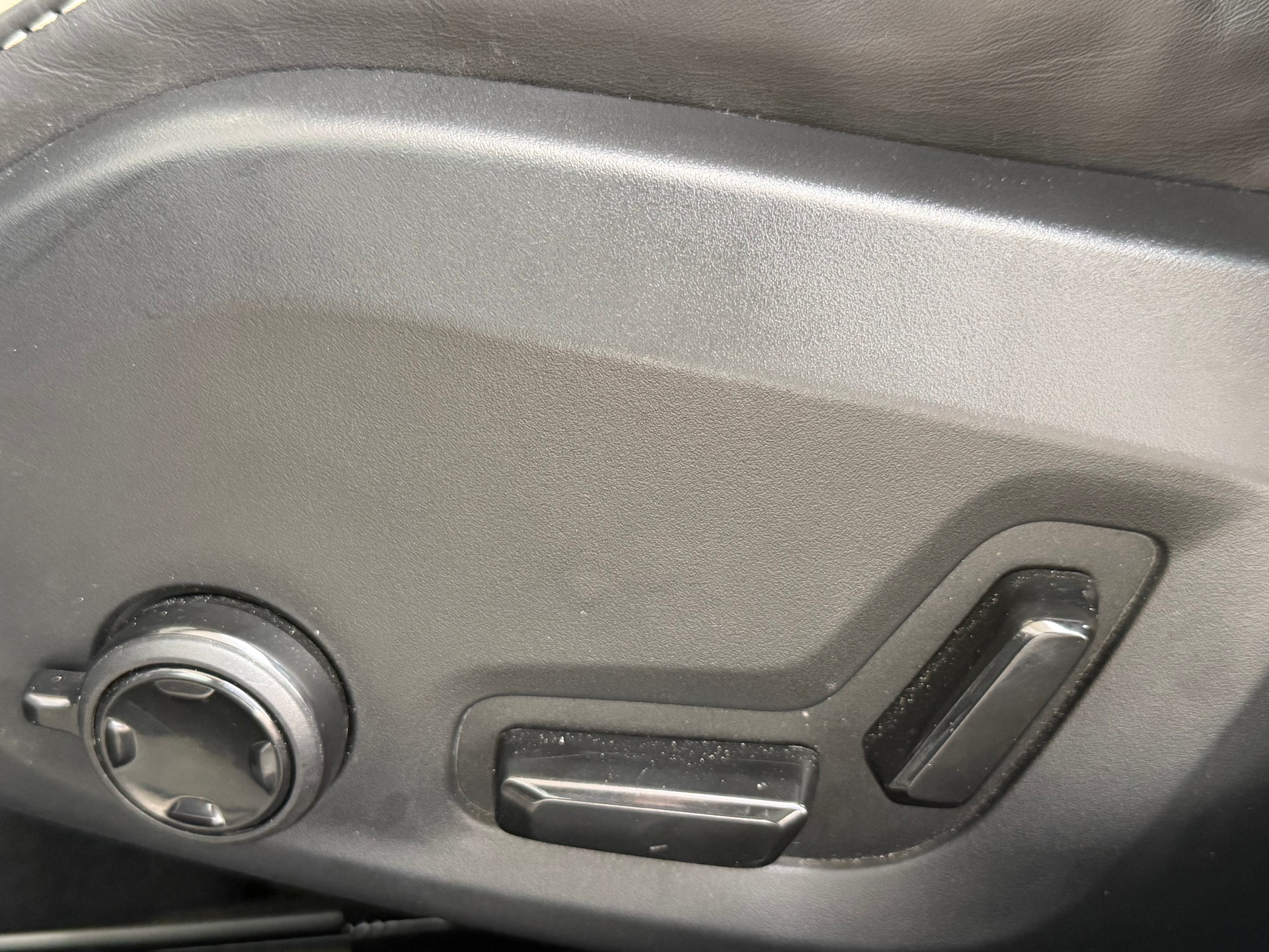 VOLVO V60 B4 Diesel Mild Hybrid R-Design Geartronic-image-4