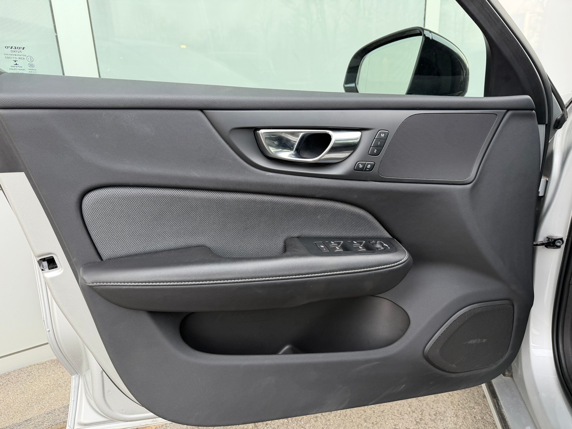 VOLVO V60 B4 Diesel Mild Hybrid R-Design Geartronic-image-9