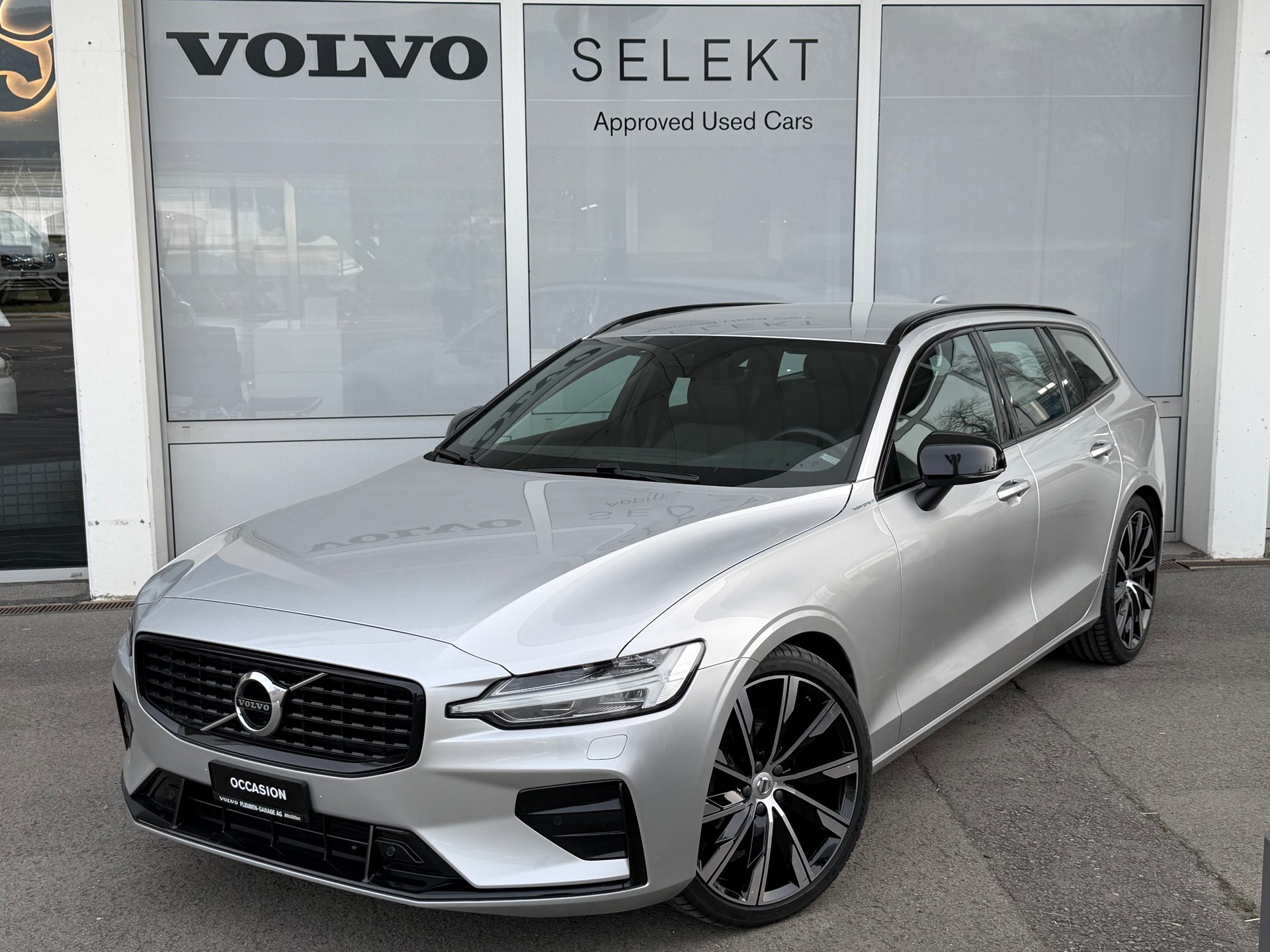 VOLVO V60 B4 Diesel Mild Hybrid R-Design Geartronic-image-0