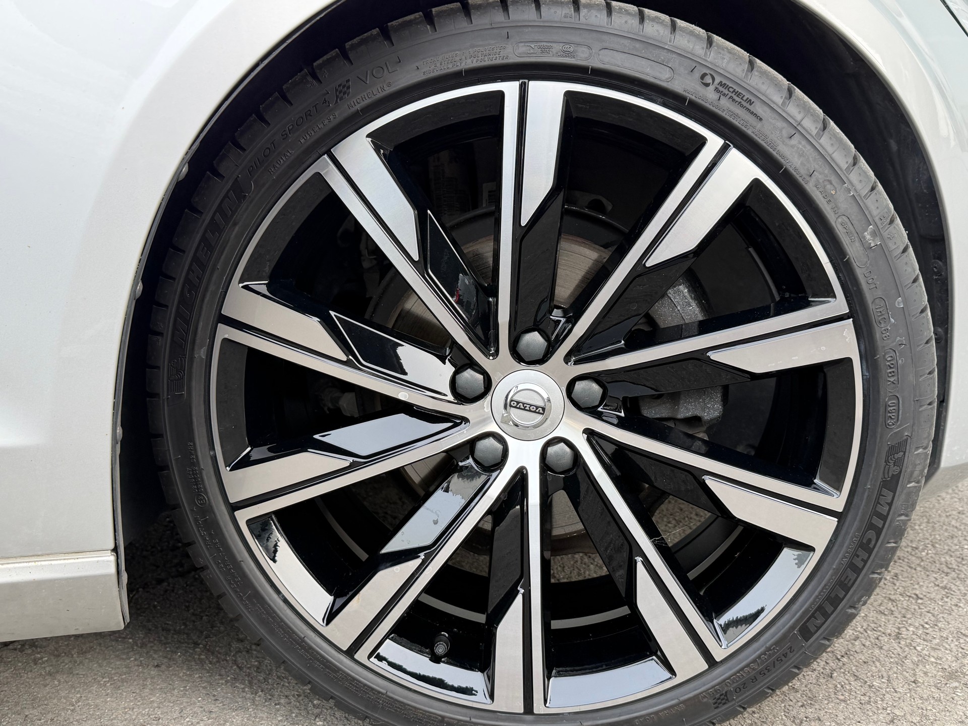 VOLVO V60 B4 Diesel Mild Hybrid R-Design Geartronic-image-8