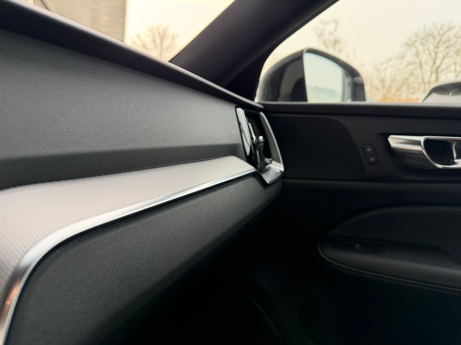 VOLVO V60 B4 Diesel Mild Hybrid R-Design Geartronic-image-10