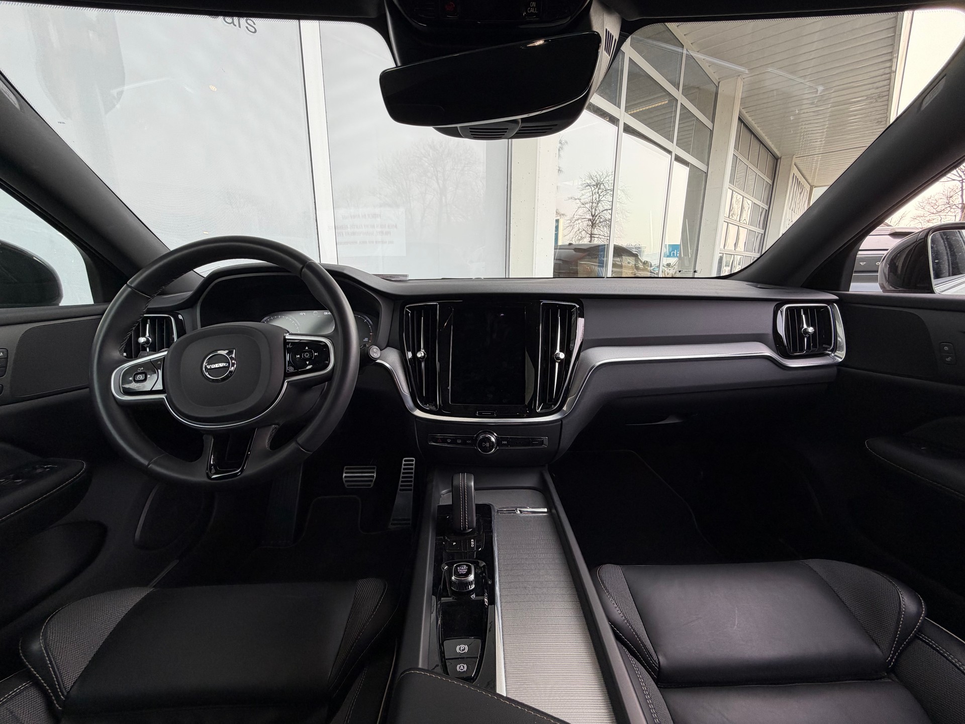VOLVO V60 B4 Diesel Mild Hybrid R-Design Geartronic-image-6