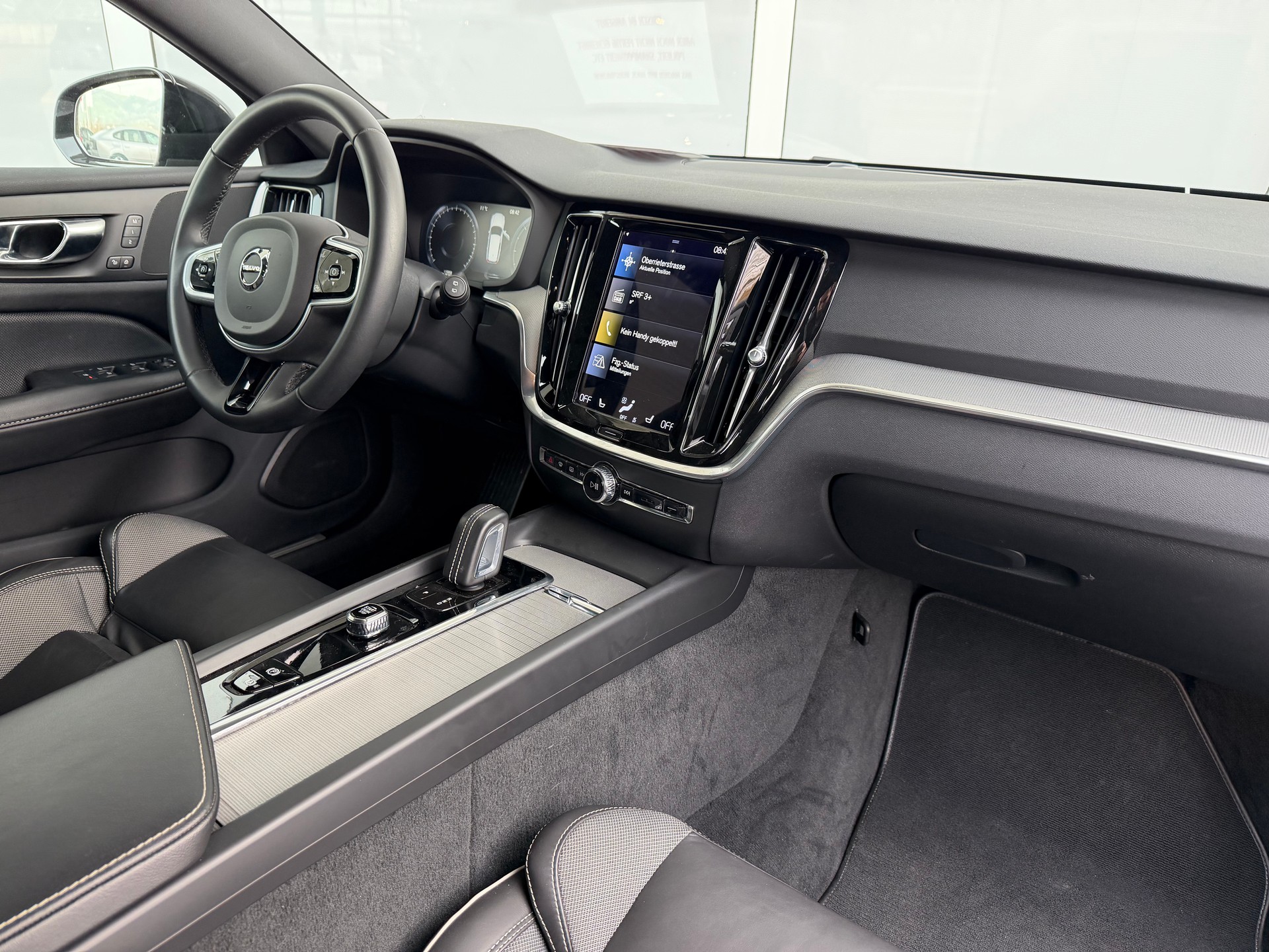 VOLVO V60 B4 Diesel Mild Hybrid R-Design Geartronic-image-2