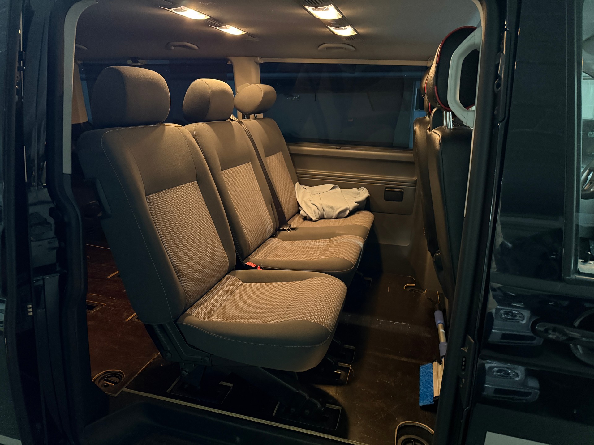 VW Caravelle-image-2