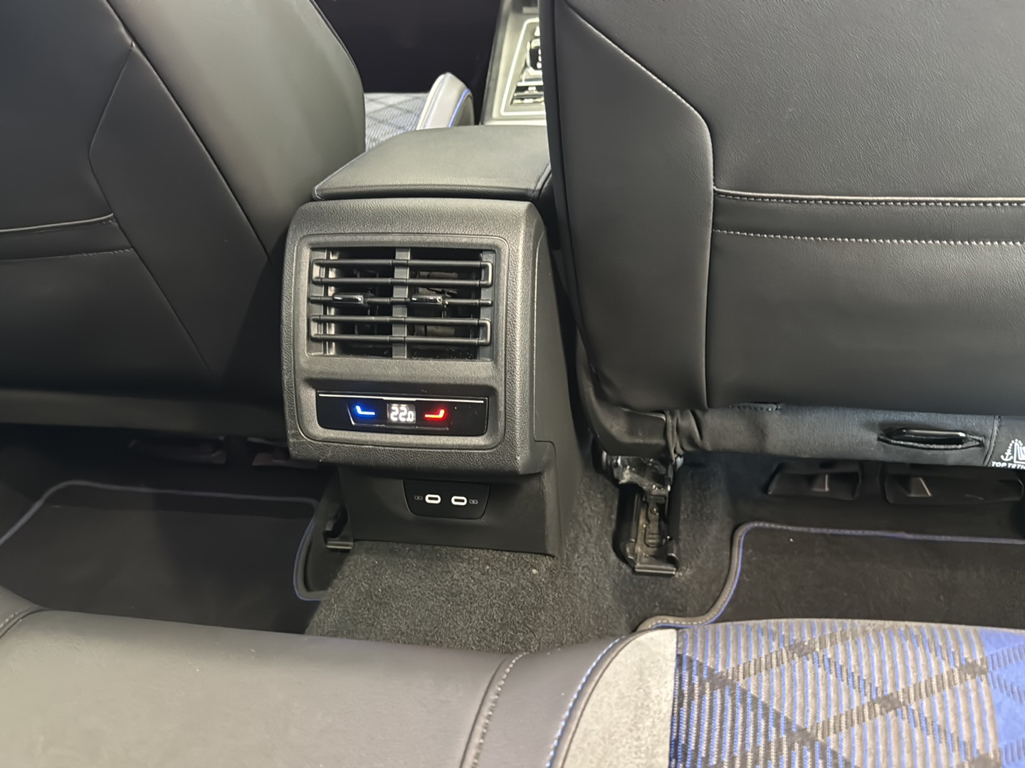 VW Golf 2.0 TSI R DSG 4Motion-image-16