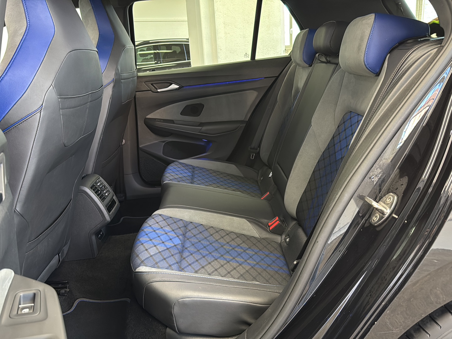 VW Golf 2.0 TSI R DSG 4Motion-image-15