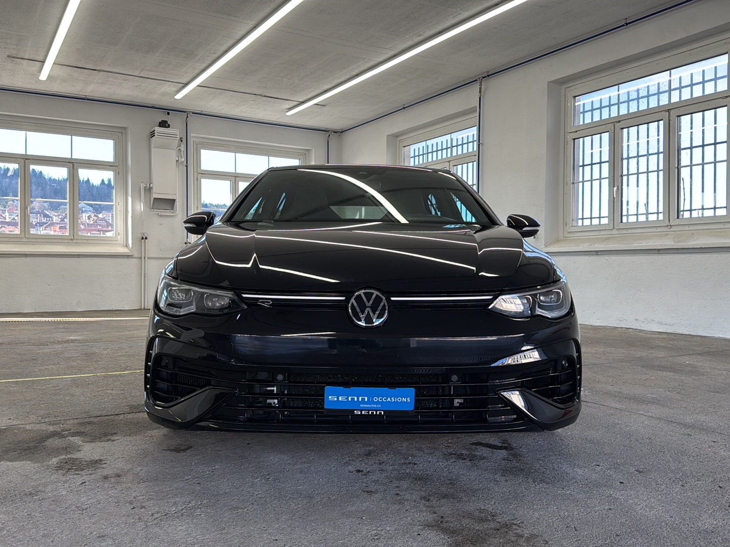 VW Golf 2.0 TSI R DSG 4Motion-image-1
