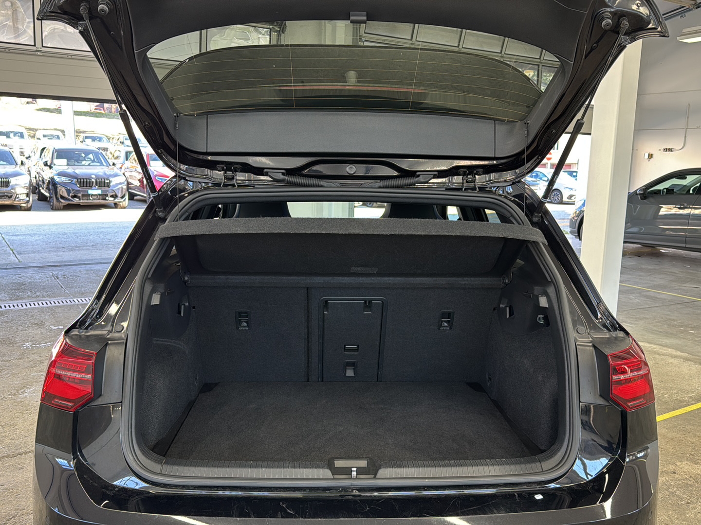 VW Golf 2.0 TSI R DSG 4Motion-image-9