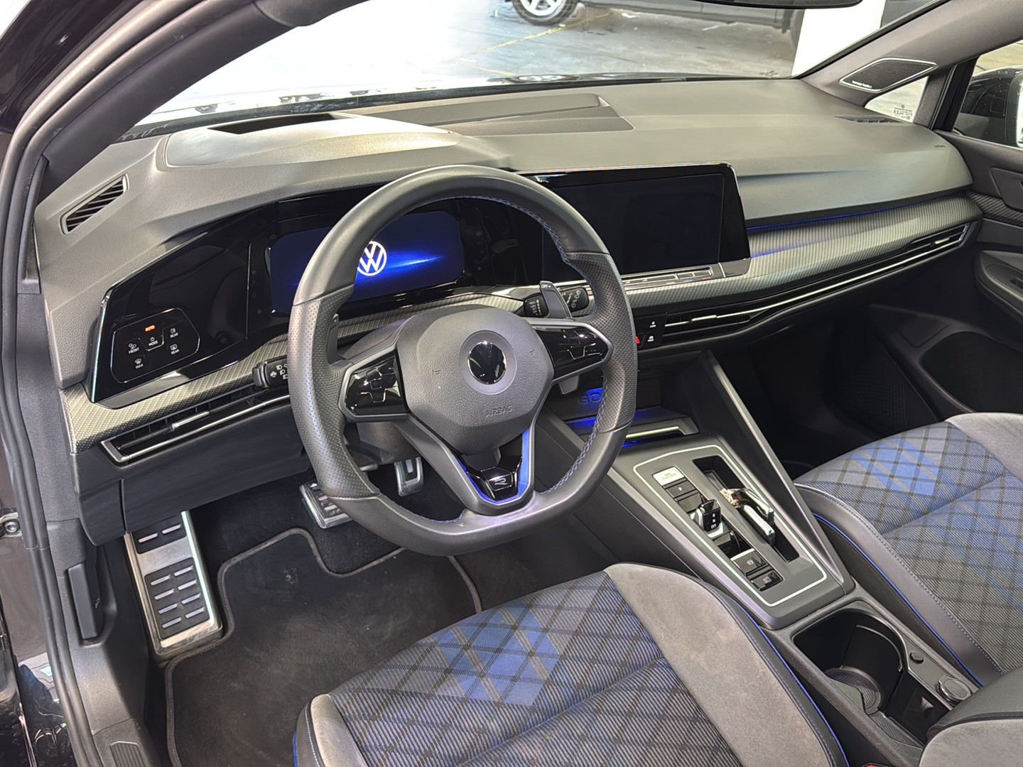 VW Golf 2.0 TSI R DSG 4Motion-image-11