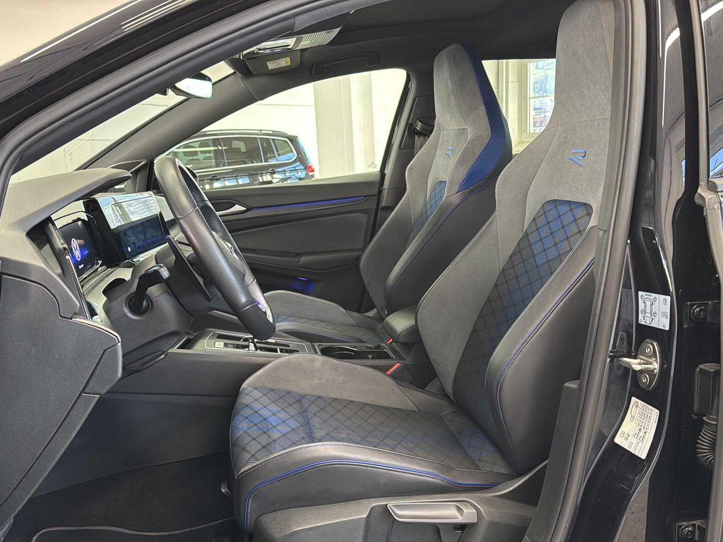 VW Golf 2.0 TSI R DSG 4Motion-image-10