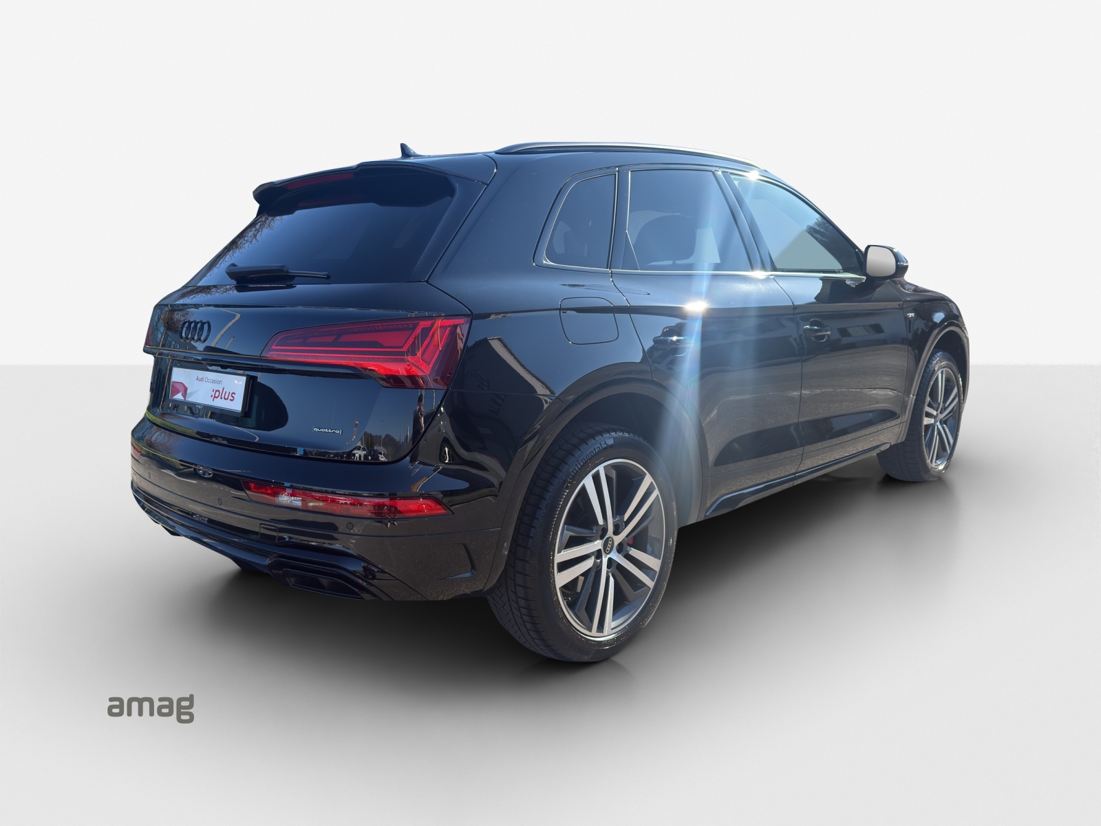 AUDI Q5 40 TDI Black Edition quattro S-tronic-image-4