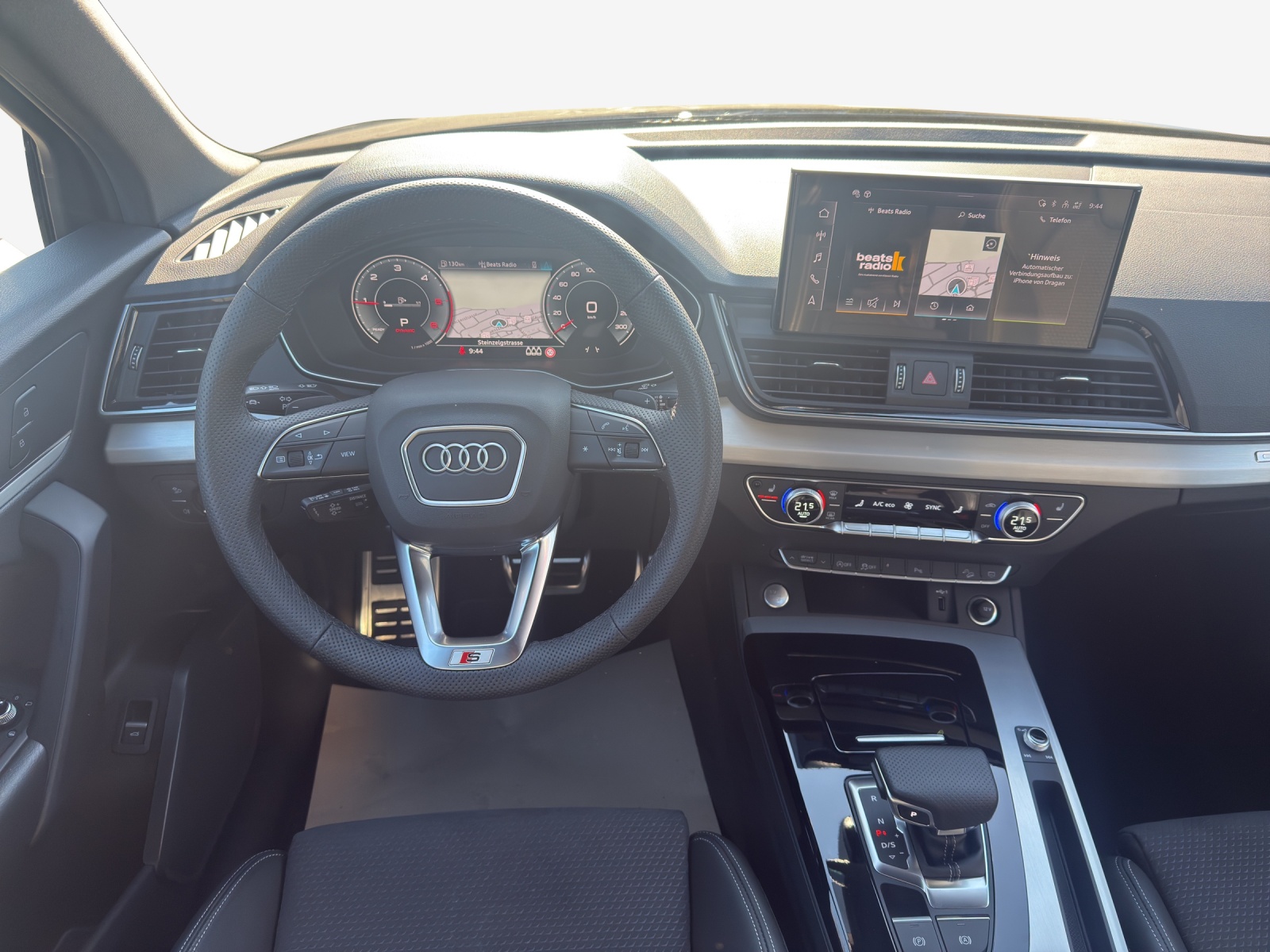 AUDI Q5 40 TDI Black Edition quattro S-tronic-image-8