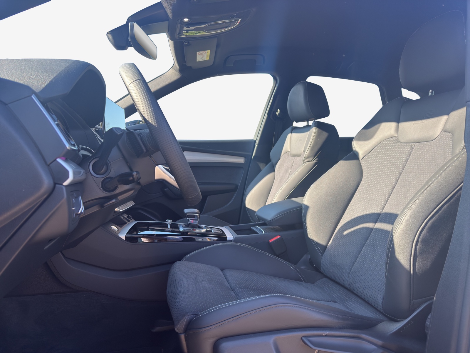 AUDI Q5 40 TDI Black Edition quattro S-tronic-image-7