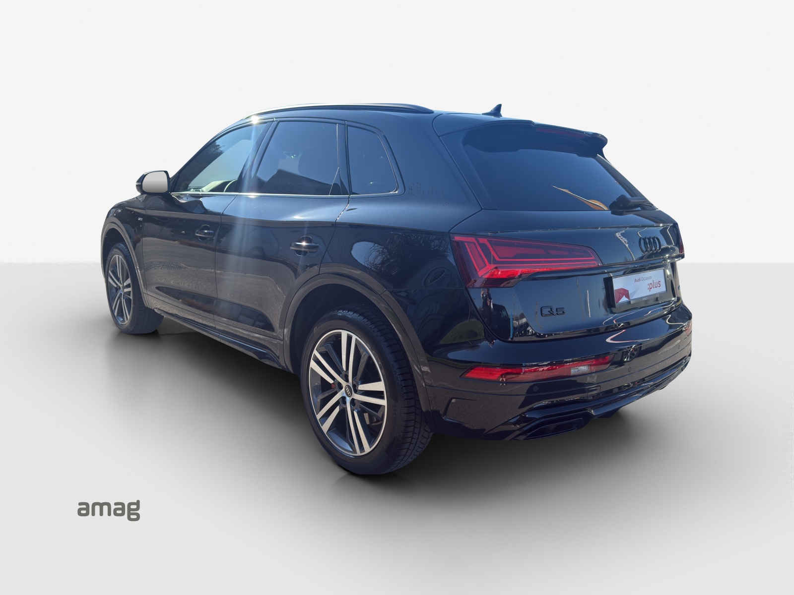 AUDI Q5 40 TDI Black Edition quattro S-tronic-image-2