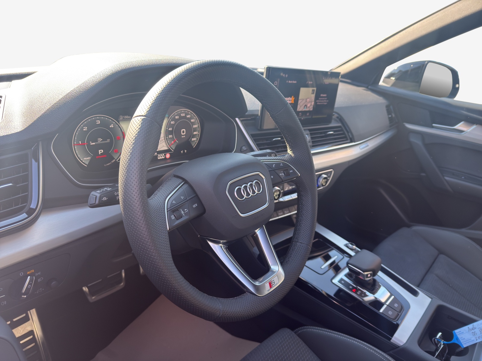 AUDI Q5 40 TDI Black Edition quattro S-tronic-image-13