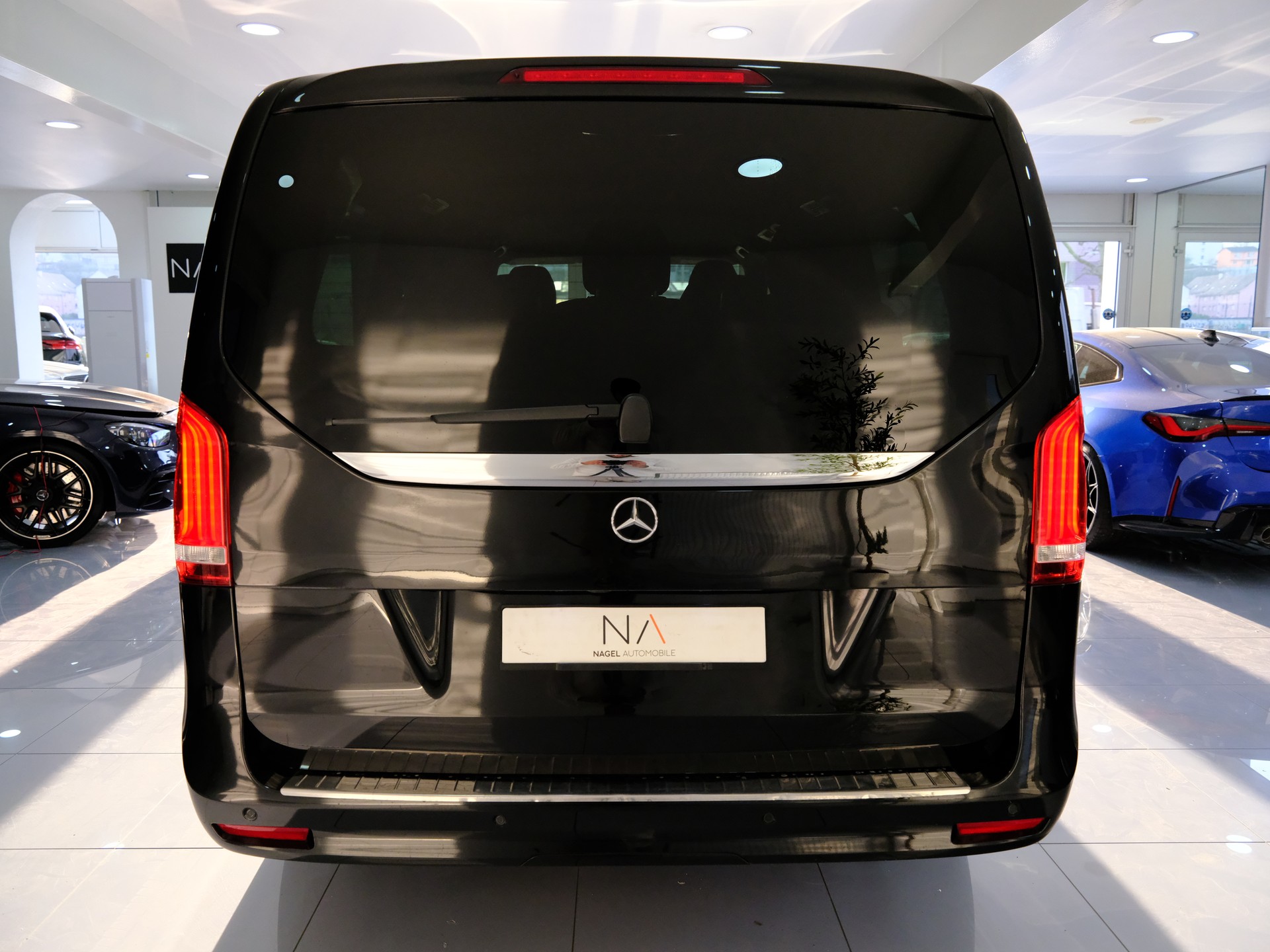 MERCEDES-BENZ V 250 d extralang 4Matic 9G-Tronic-image-5