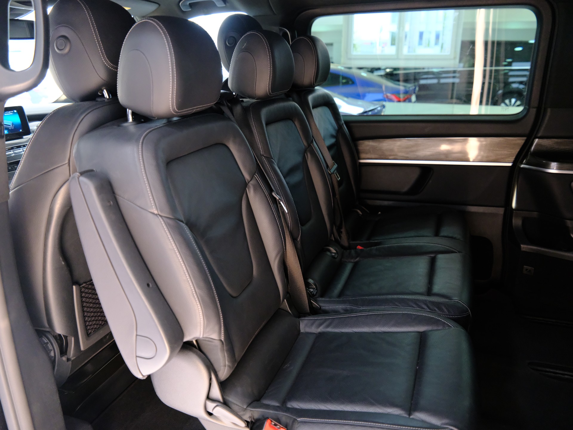 MERCEDES-BENZ V 250 d extralang 4Matic 9G-Tronic-image-11