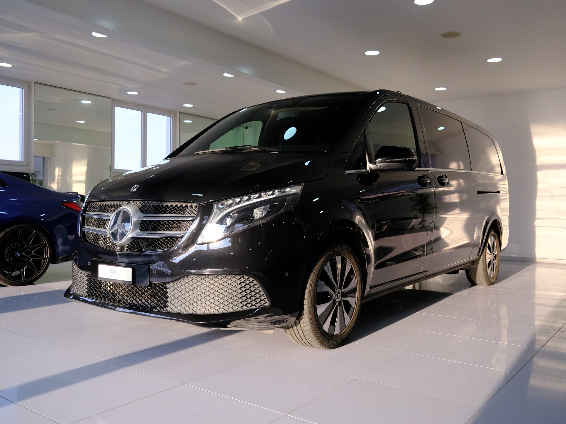 MERCEDES-BENZ V 250 d extralang 4Matic 9G-Tronic-showroom-element-3