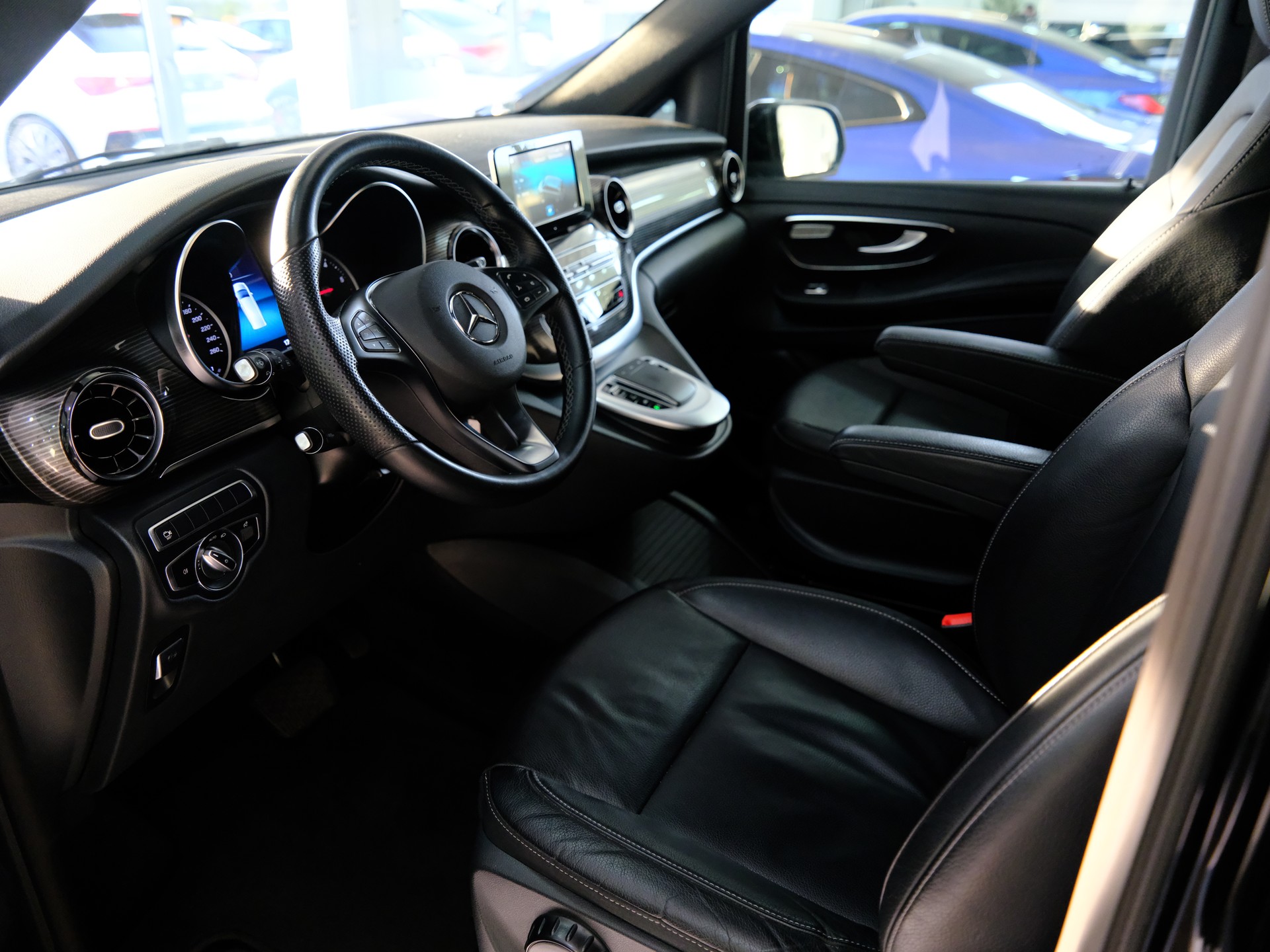 MERCEDES-BENZ V 250 d extralang 4Matic 9G-Tronic-image-9