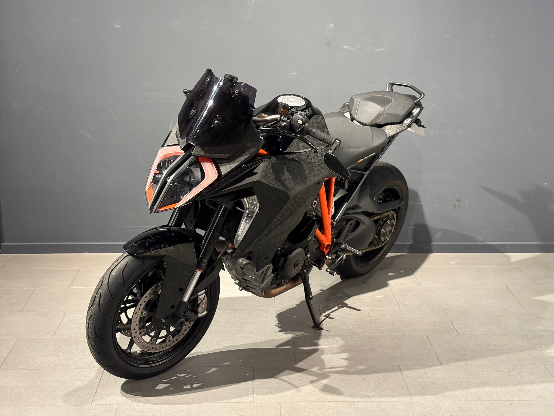 KTM 1290 Super Duke GT-showroom-element-2